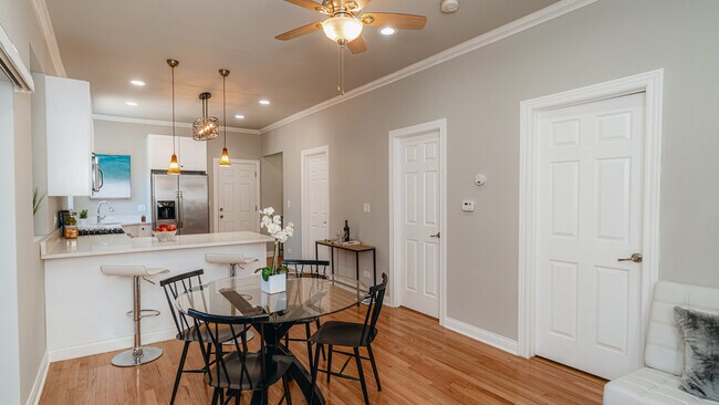 Building Photo - 3710 W Wrightwood Ave