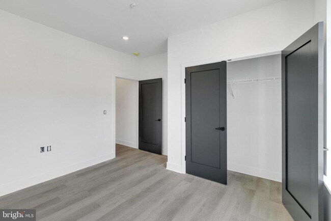 Building Photo - 3045 Richmond St