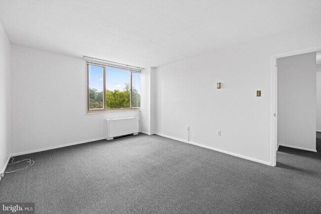 Building Photo - 1 E University Pkwy