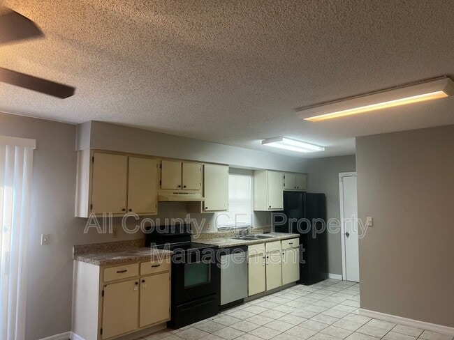Building Photo - 7739 Range Dr