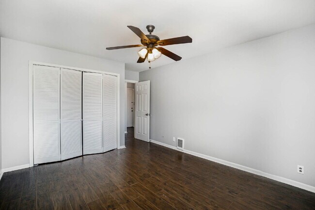 Building Photo - 1 bedroom 1 badroom condo in Franklin