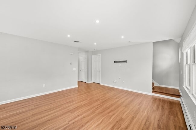 Building Photo - 40 N Middaugh St