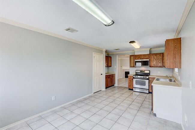 Building Photo - 6607 Springfield Garden Ln