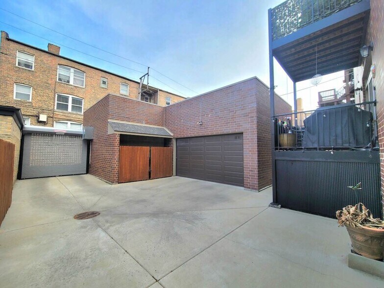 Building Photo - 4133 N Kenmore Ave