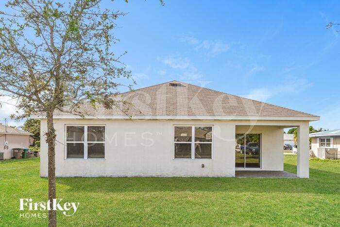 Building Photo - 933 SE 26th Terrace