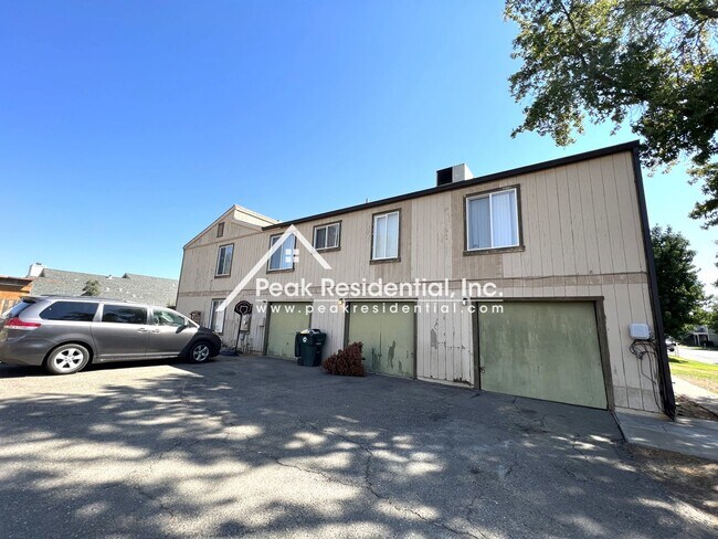 Building Photo - Spacious Elk Grove 2bd/2ba Triplex