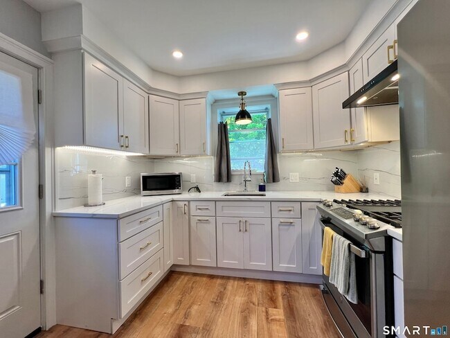 Building Photo - 444 Huntington Rd