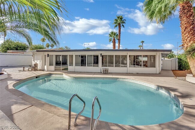 Building Photo - 2325 Sombrero Dr