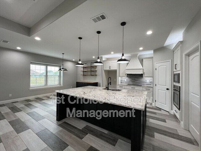 Building Photo - 5413 Harrys Pl