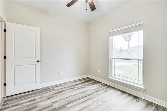 Building Photo - 2518 Date Palm Dr