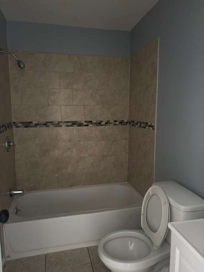 Building Photo - 448 Avon Ave