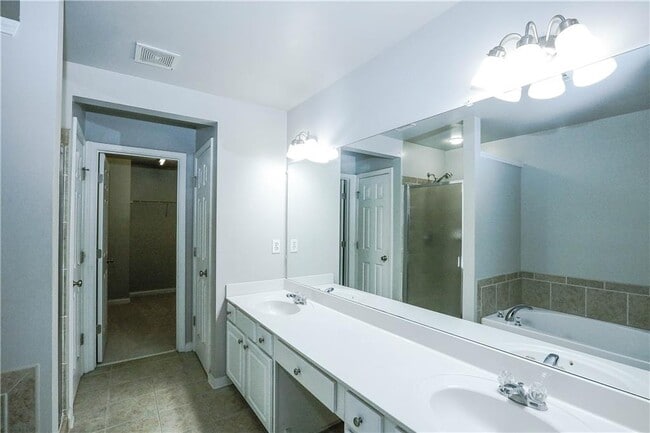 Building Photo - 2388 Fairlie Dr