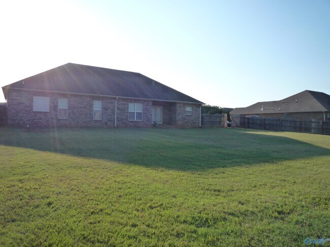 Building Photo - 16656 Bellewood Dr