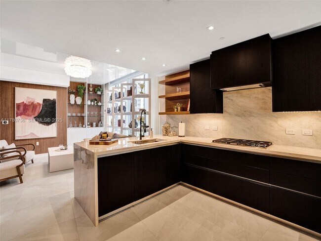 Building Photo - 2200 N Ocean Blvd