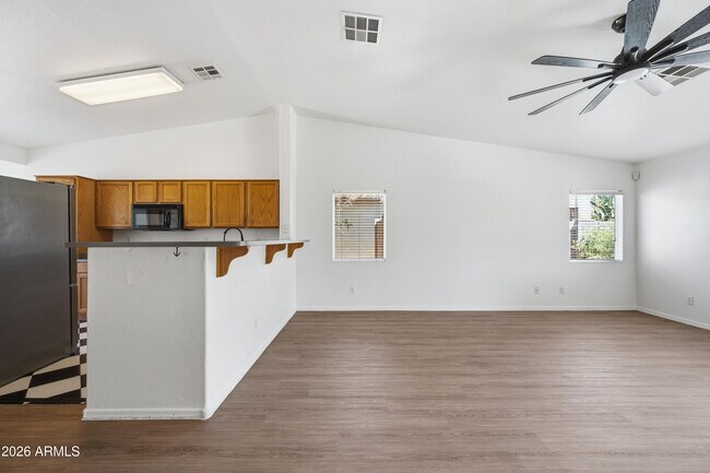 Building Photo - 10469 W Granada Rd