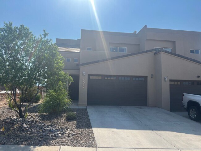 Building Photo - Mountain View, Two Car Garage 3bd/3ba Avai...