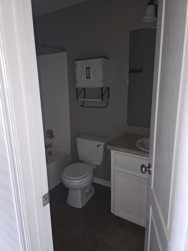 Building Photo - 108 Hidden Sunset Dr