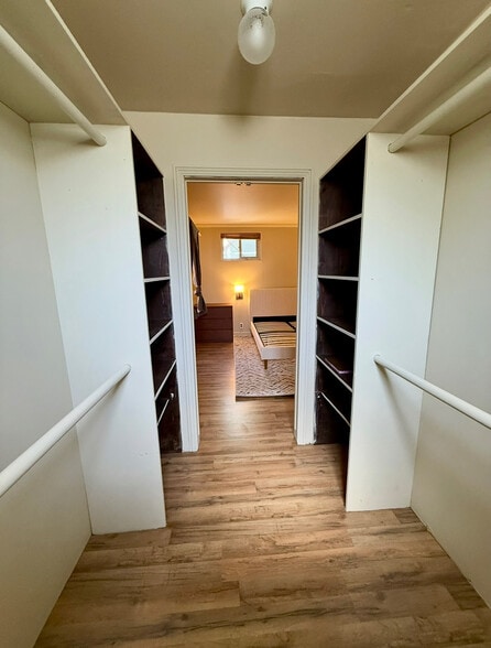 Building Photo - 6330 Longridge Ave