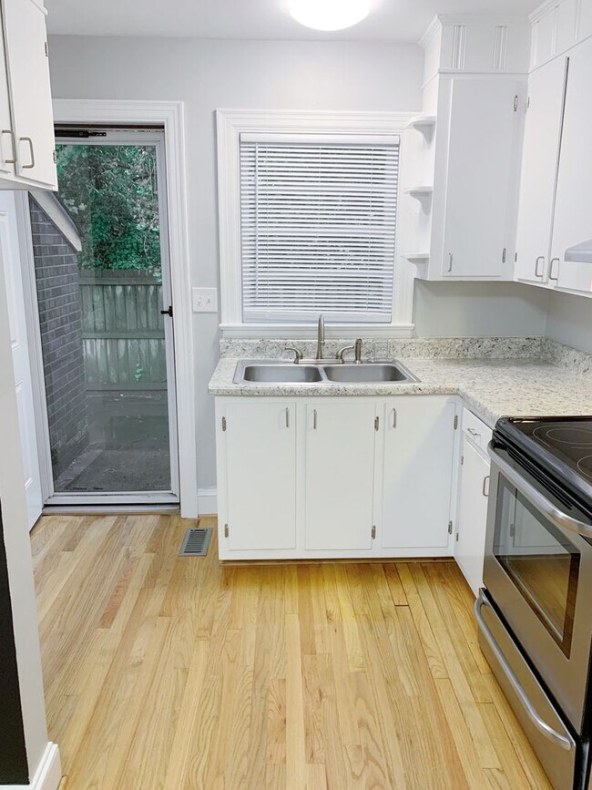 Building Photo - 112 N Meade St