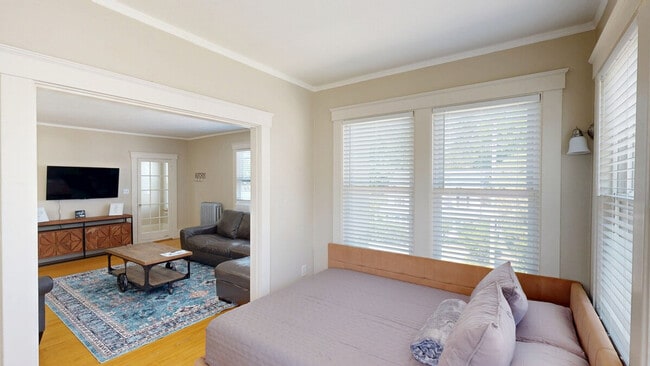 Building Photo - 128 1/2 Elm Street-SI ID1380181P