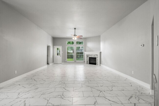 Building Photo - 20231 Avery Point Dr