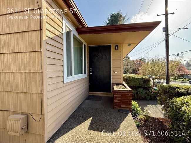 Building Photo - 3611 SE Gladstone St