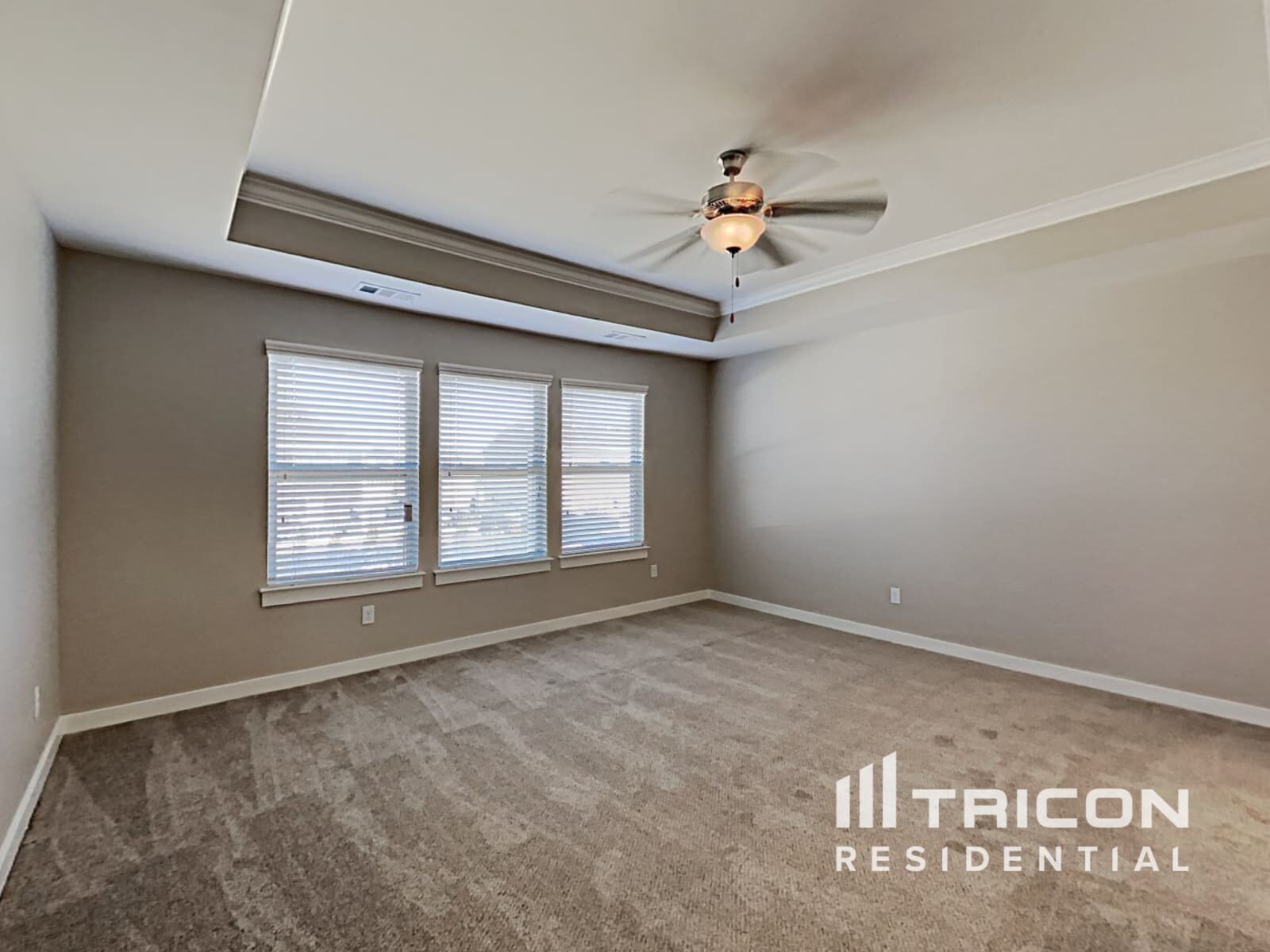 Building Photo - 745 Sapphire Dr