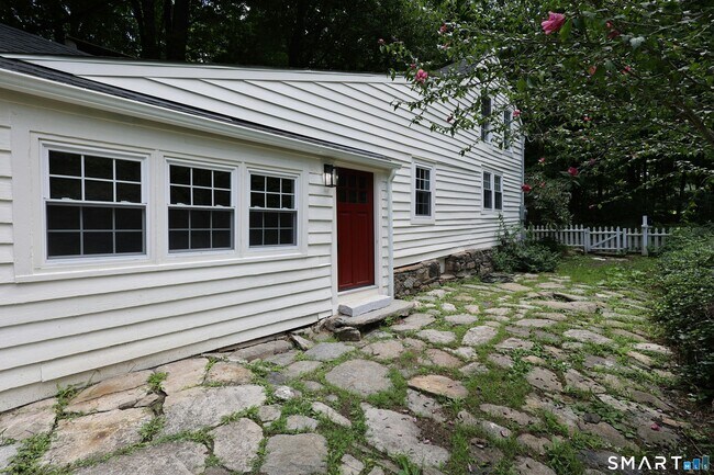 Building Photo - 37 Peaceable St