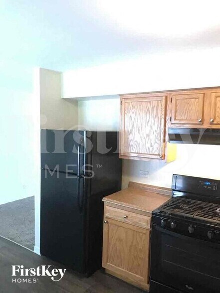 Building Photo - 1493 Glen Ellyn Rd
