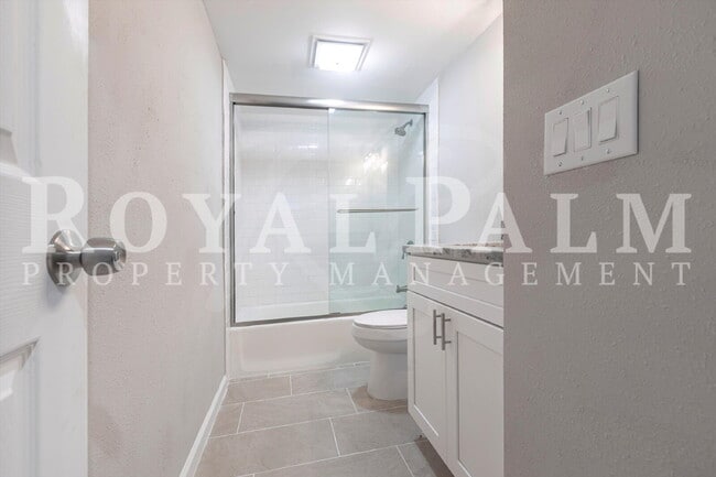 Building Photo - Renovated 3BR Home in The Forest — Seasonal Charm & Holiday Savings – Apply by 12/31 for One Mont...