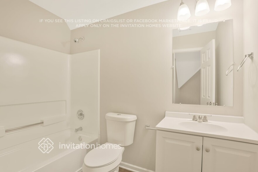 Building Photo - 1009 Meadow Glen Cir