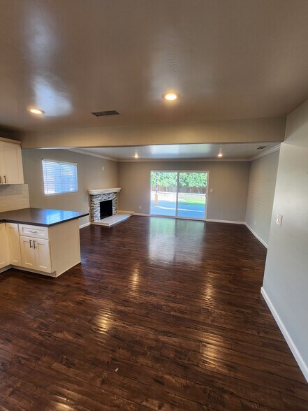 Building Photo - 5051 Rebel Rd