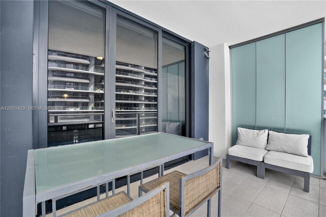 Building Photo - 1010 Brickell Ave