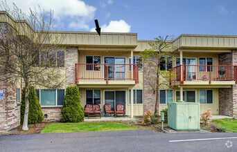 Building Photo - Top floor 2 bed condo w/western view to Pu...