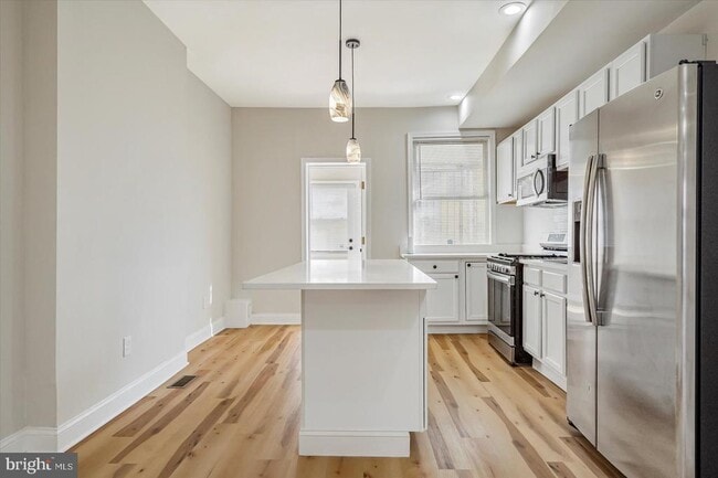 Building Photo - 705 N Milton Ave