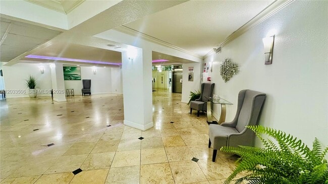 Building Photo - 800 Parkview Dr