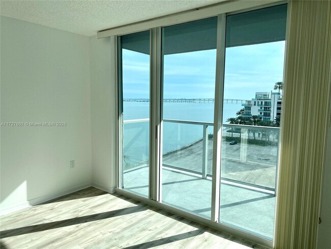 Building Photo - 1155 Brickell Bay Dr