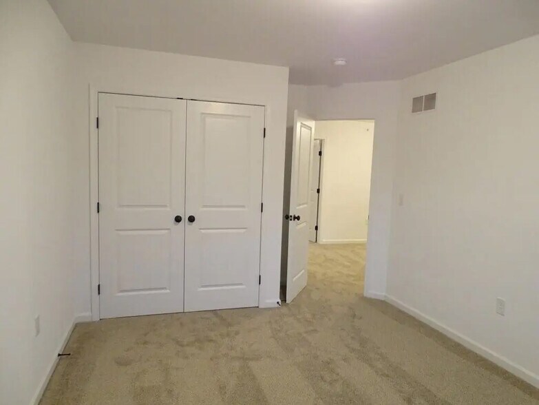 Building Photo - 4 Maize Cir