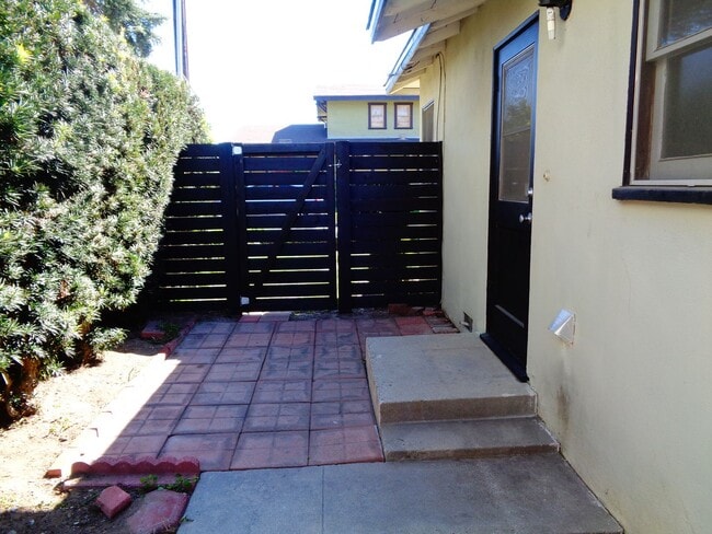 Building Photo - 2 Bedroom 1 Bath Duplex for Rent in Uptown Whittier