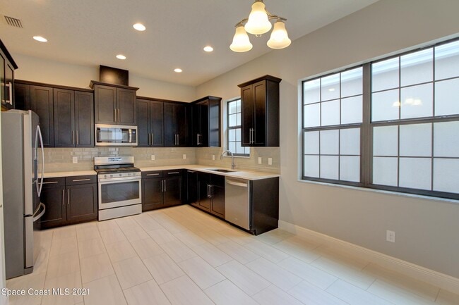 Building Photo - 6903 Vista Hermosa Dr
