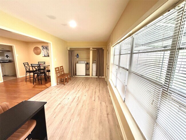 Building Photo - 4046 Woodfin St