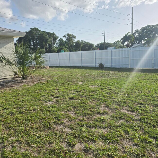 Building Photo - 1285 SE Port St Lucie Blvd