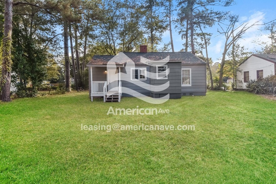 Building Photo - 2117 Roosevelt Dr