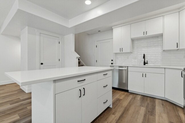 Adams Kitchen - Madison Towns