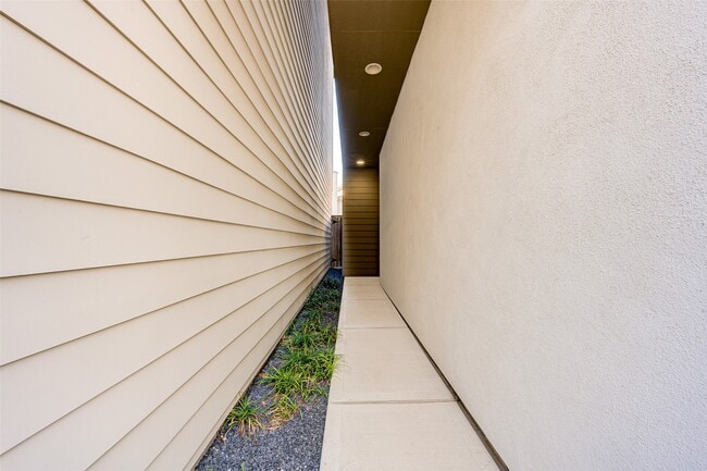 Building Photo - 2333 Sperber Ln