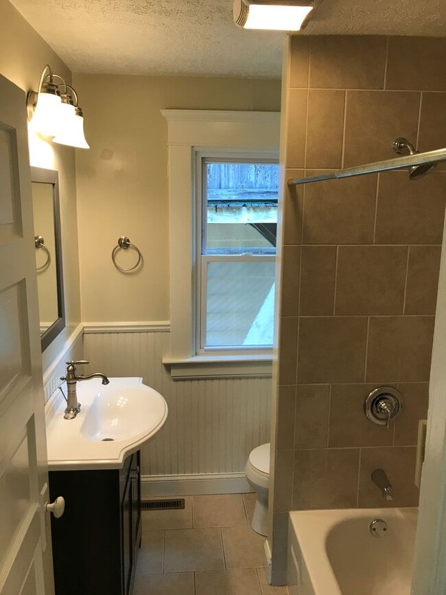 Building Photo - 3 Bed 1.5 Bath Single Family Home for Rent in Butler, PA