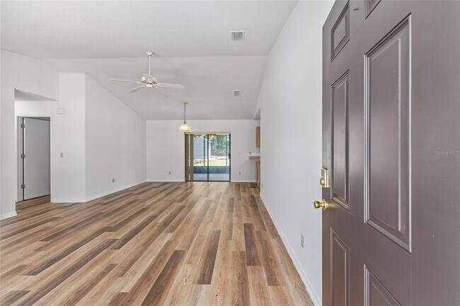 Building Photo - 6057 SE 39th Ave