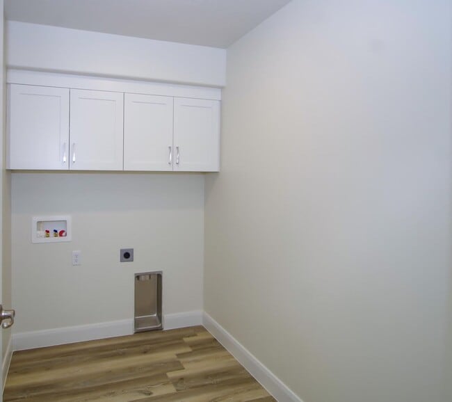 Building Photo - 4 Bedroom Townhome in Hurricane!