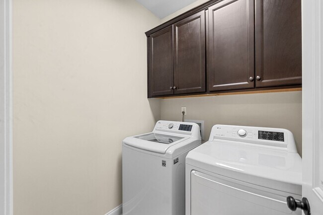 Building Photo - **Spacious 3bd/3ba in Raleigh**