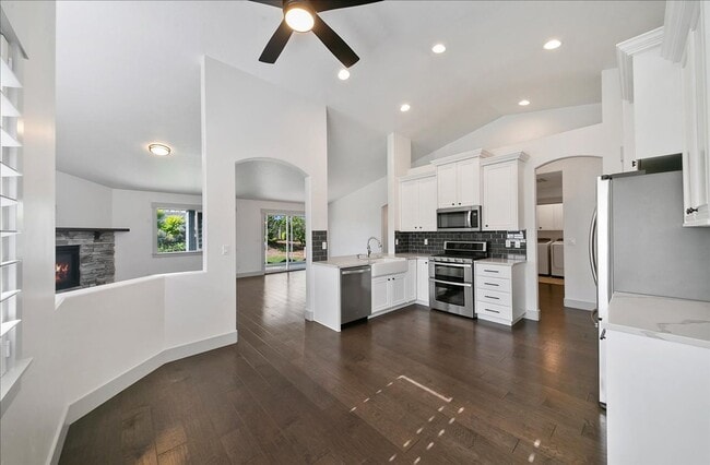 Building Photo - Warm & Welcoming Kuna Rental